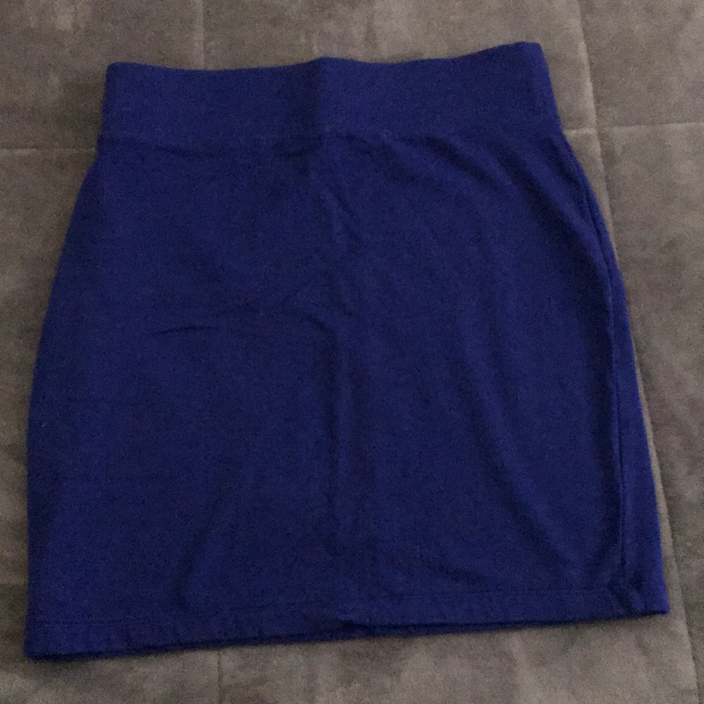 Mini skirts - Picture 3 of 4